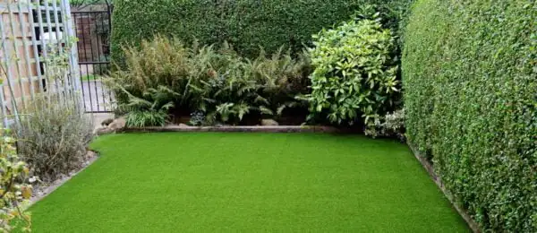 How-to-take-care-of-artificial-grass-in-your-garden_cover_27th-Aug-2019 عشب صناعي