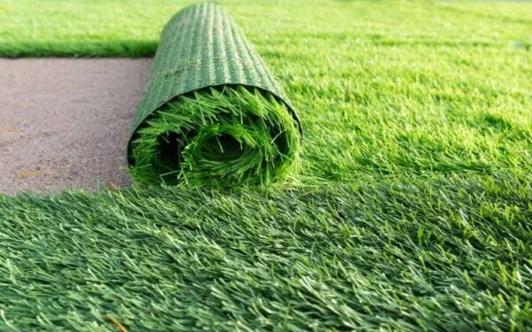 roll-of-artificial-grass-ar-1024x640 عشب صناعي