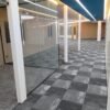 موكيت بلاط 50×50 بألوان عصرية وجودة عالية مناسب للمكاتب والشركات سهل التركيب والتنظيف